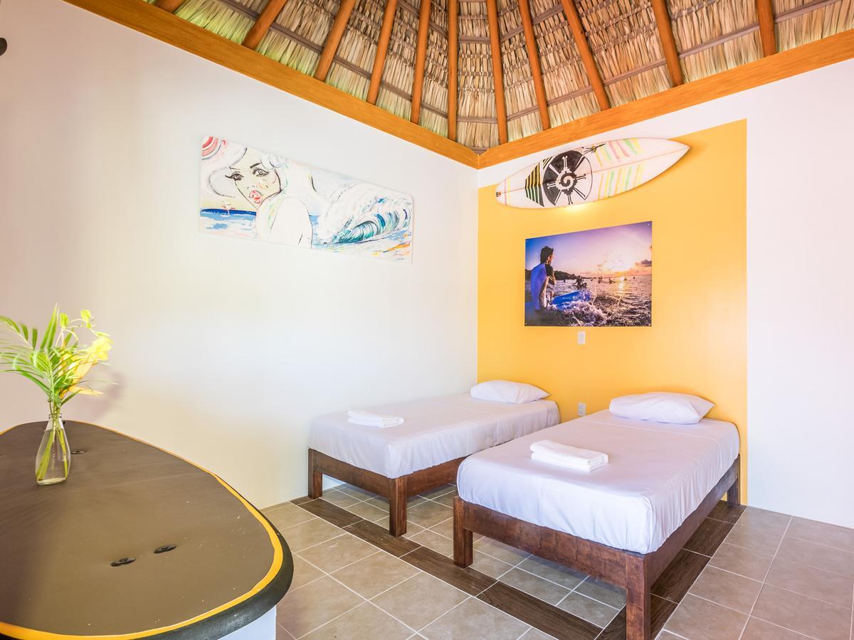 Brisas de Zicatela Experiencia Surf Campホステル エクステリア 写真